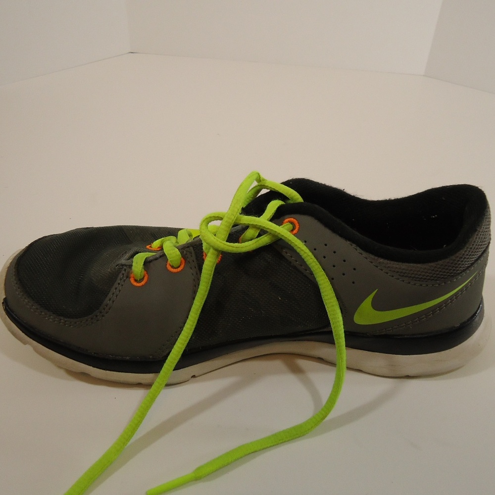 Nike sz 6.5 grey and green euc